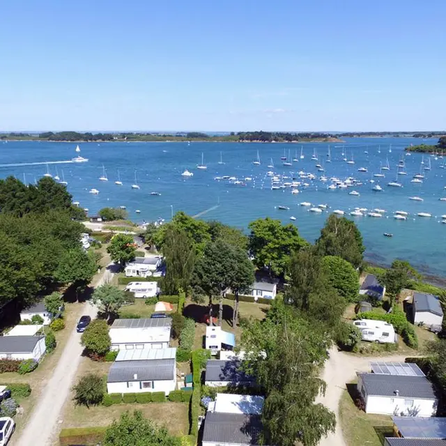 Camping-Le-Bilouris-Vue-par-une-Mouette-Arzon-Presqu'île-de-Rhuys-Golfe-du-Morbihan-Bretagne sud