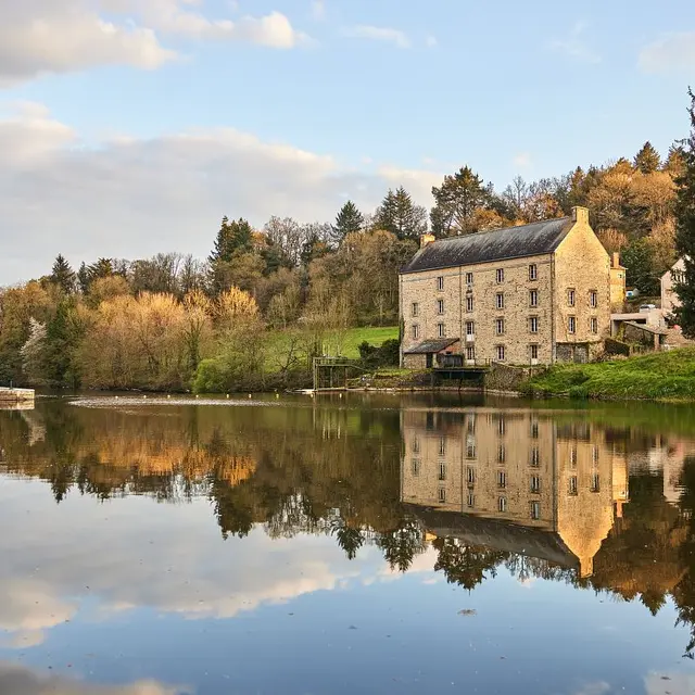 A la découverte du patrimoine de Josselin_La minoterie vue du canal de Nantes à Brest_crédit Alexandre Lamoureux_validité 2031
