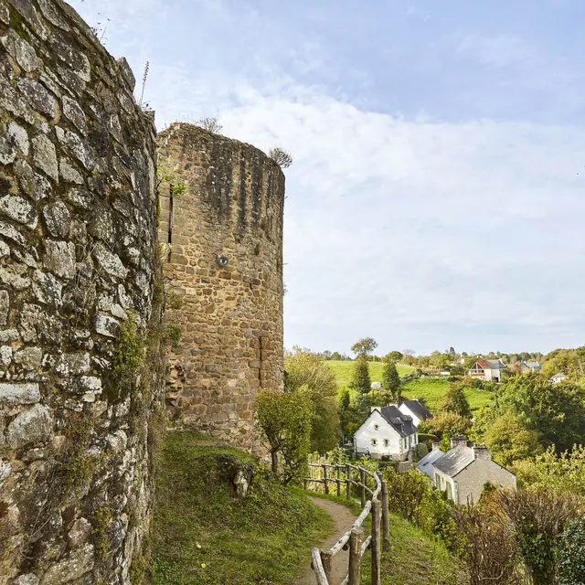 A la découverte du patrimoine de Léhon_Château, tours de la façade nord_crédit Alexandre Lamoureux_validité_31102030