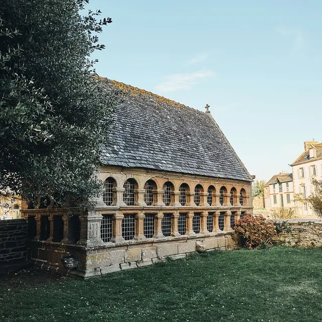 A la découverte du patrimoine de Roscoff_Chapelle ossuaire, ou chapelle reliquaire, vue large_crédit Alexandre Lamoureux_validité_31102030