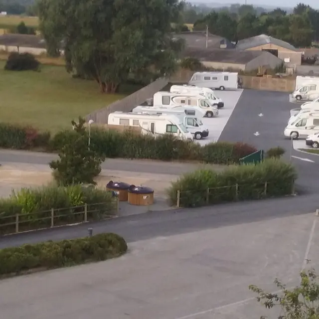 AIRE ST BENOIT DES ONDES