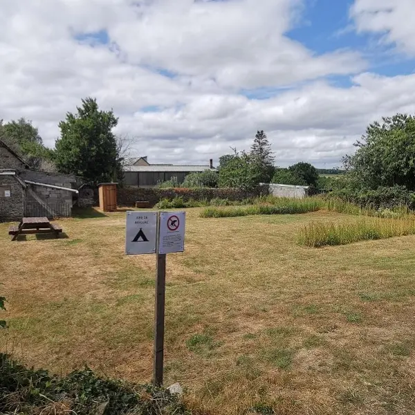 Aire de bivouac à Bazouges-la-Pérouse