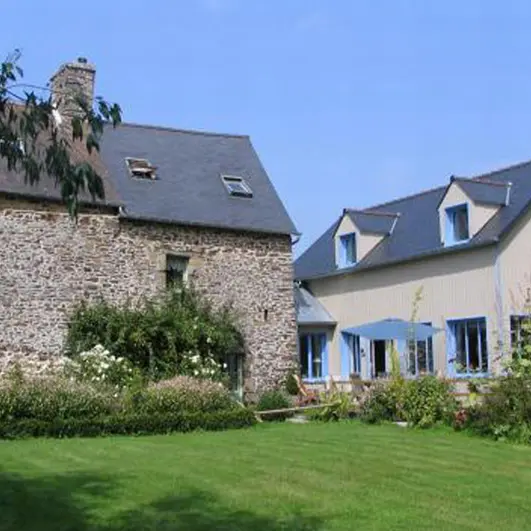 Chambres d'hôtes - Maison vue du jardin - Baguer Pican