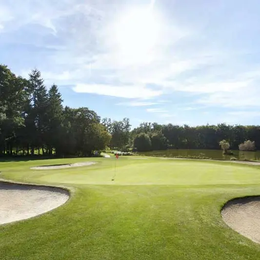 Les Ormes, Golf & Resort