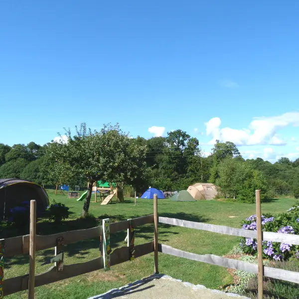 Camping Entre Pierre et Collines