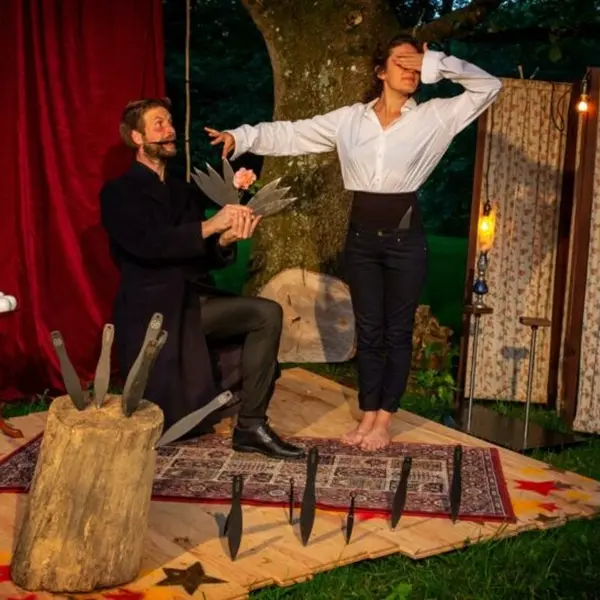 L'été en spectacle du Val d'Oust_cirque et cabaret_DestinationBrocéliande