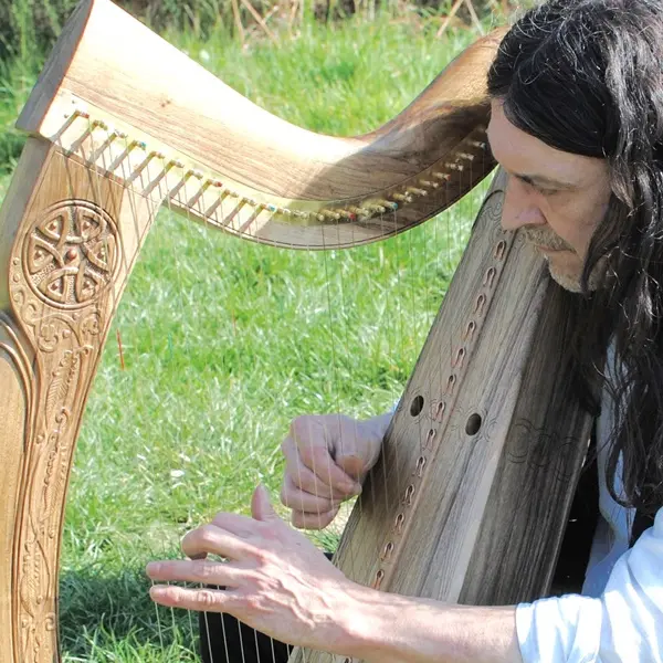 ChristopheGuillemot_harpe_celtique_concert_eglise_graal_Trehorenteuc_Broceliande