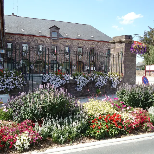 Hôtel de ville Montfort-sur-Meu