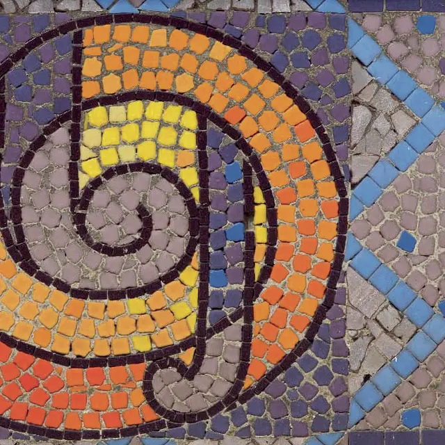 Décor en mosaïque, Odorico, Maison Fouillet, 11 rue de La Liberté à Vitré, détail cl. Hervé Ronné