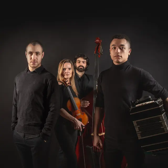 Ensemble SIN VUELTA