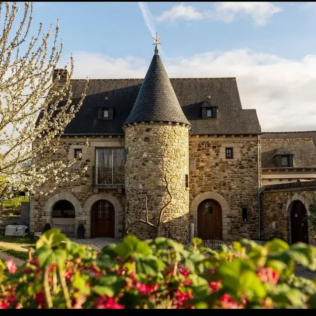Gite la Tour la pélerinière extérieur 1