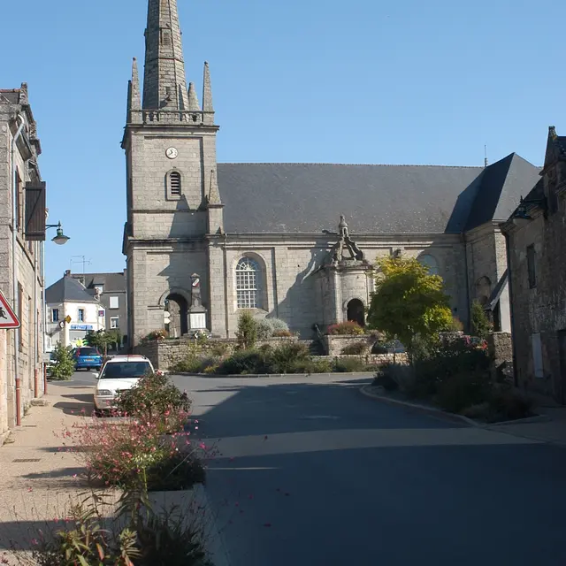 Guern l'église Paroissiale (1)