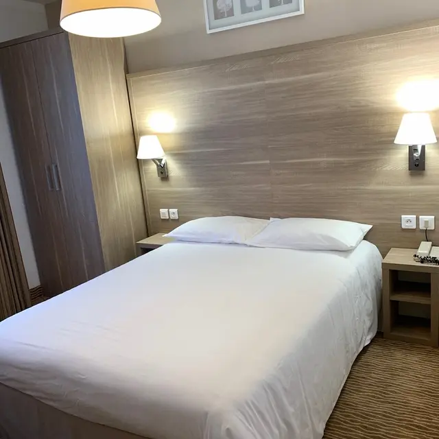 HOTEL LES TILLEULS DINARS CHAMBRE (1)