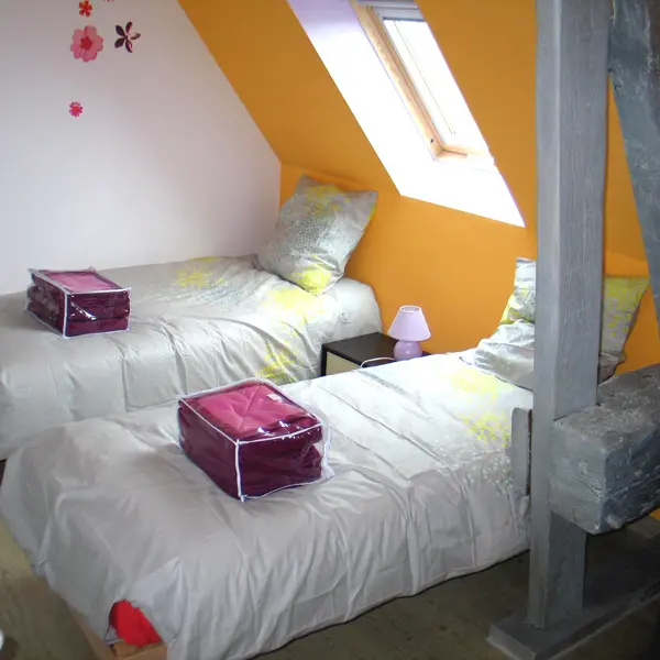 Gîte de Mme Ettlin à Combourg - chambre orange