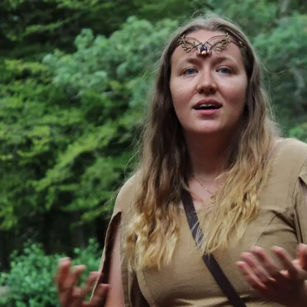 Pauline-D_balade-contée_Val-sans-retour_Tréhorenteuc_DestinationBrocéliande