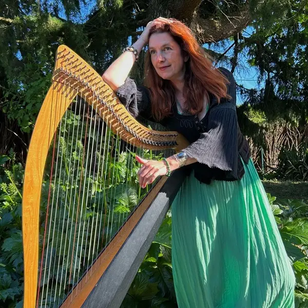 gael_chant_et_harpe_concert_église-du-graal_trehorenteuc_broceliande