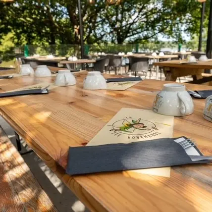 La Fée Gourmande_table extérieure 2022