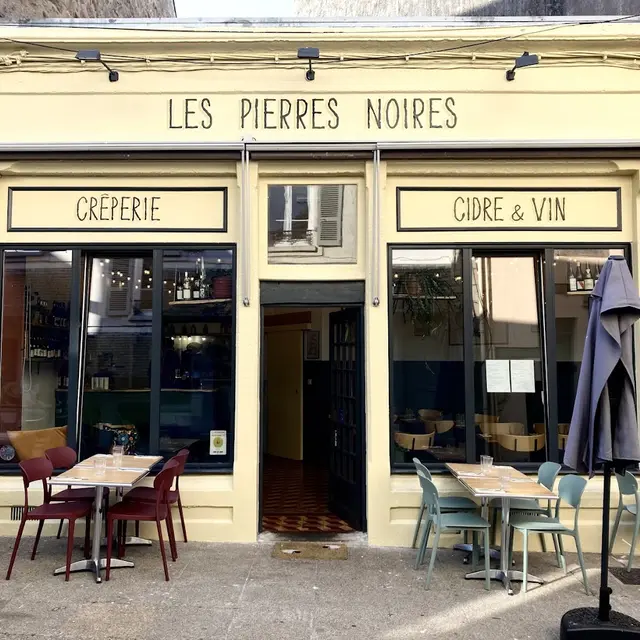 Les Pierres Noires