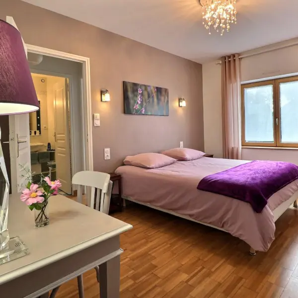 Les jardins de la Pérouse du Mitan Suite rose 800x600px