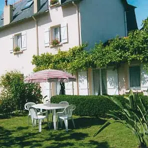 Madame Annick VALLET 1