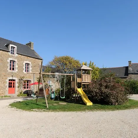 Mme-Guinoiseau-Armelle-Dinard-facade-et-jardin-2