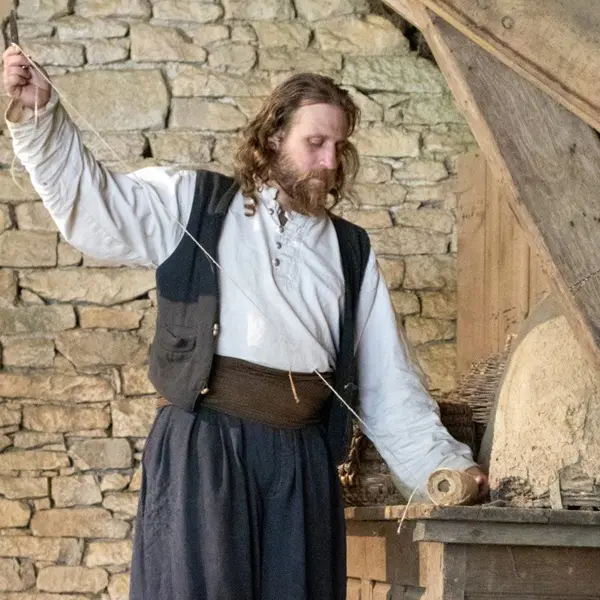 cie_saltimbranques_tony_contes_animations_Concoret_DestinationBrocéliande