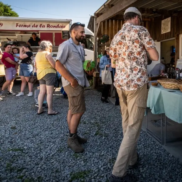Stand pain au marché à la ferme du Gaec des Domaines
