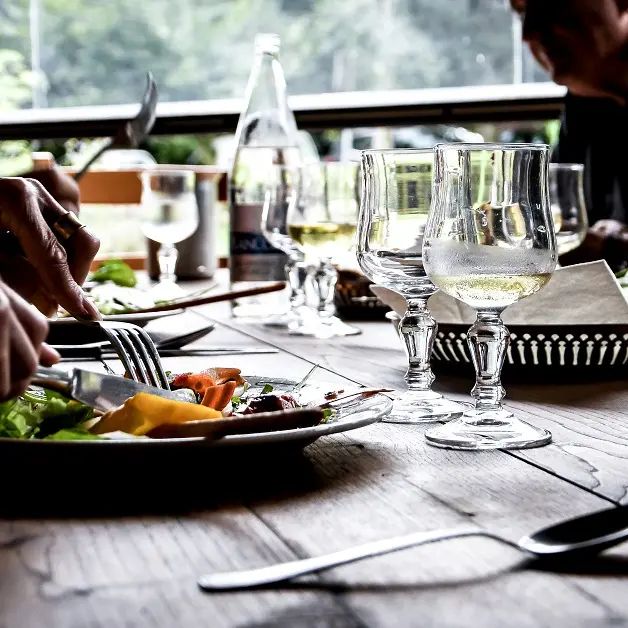 Table et repas au Café Casse-Graine