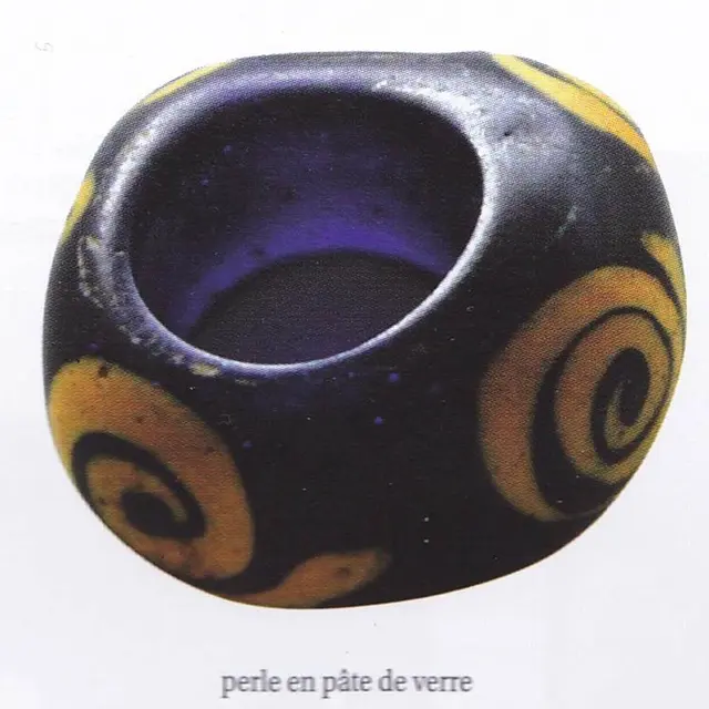 Perle en pâte de verre 150 av. JC