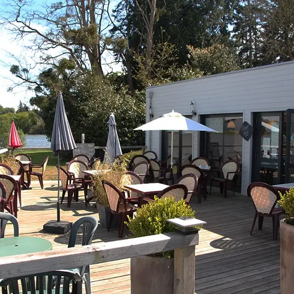 crêperie du lac - terrasse - lac au Duc - Taupont - Morbihan