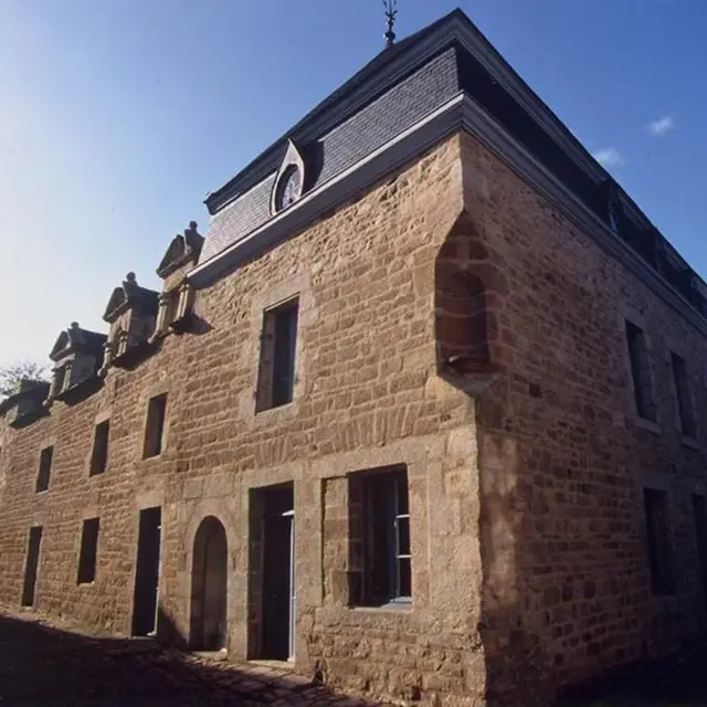 cour-metiers-art-pont-scorff-Groix-Lorient-morbihan-bretagne-sud