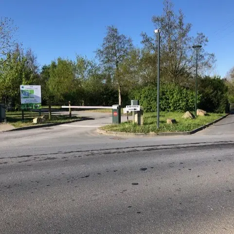 entrée-sortie de l'aire