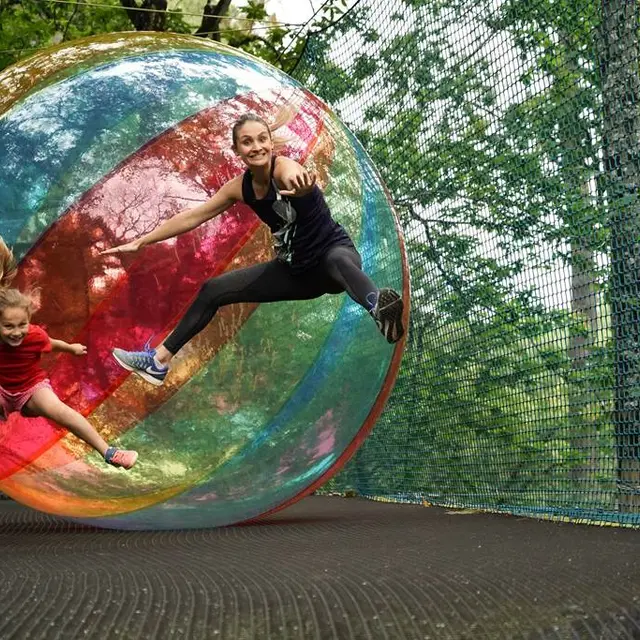 Forêt Adrénaline_TrampÔforest®_ballon géant_@Lemon Prod