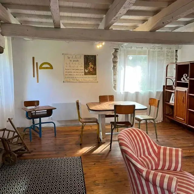 location-gite-bretagne-o-petit-manoir-ecole-josephine-salon-3