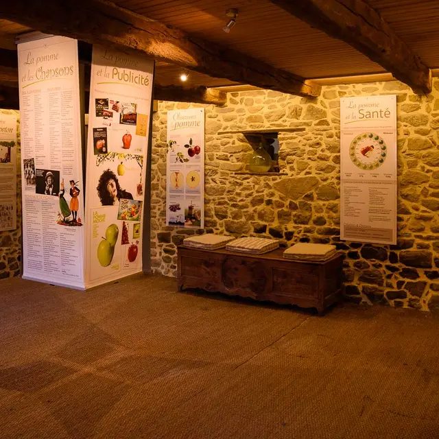 salle-expo-Musee-du-cidre-PleudihenRance-2