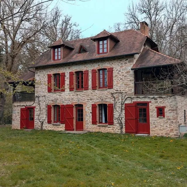 La Maison des Bois gîte du Domaine de Montintin à Chateau Chervix_1