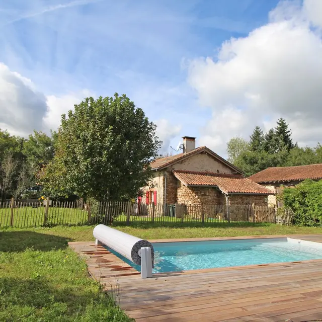 Gite  Lascaux à Saint Mathieu en Haute-Vienne (Limousin)- vue du jardin_1