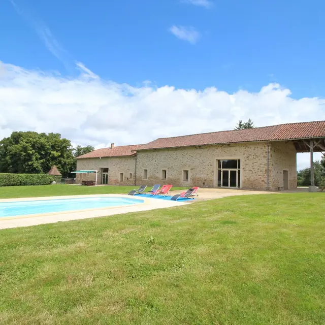 Gîte de Feuillade à Saint Laurent Sur Gorre en Haute-Vienne_1