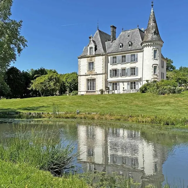 Chambre d'hôtes Le Chateau De La Chabroulie à Isle en Haute-Vienne (Nouvelle Aquitaine)_1
