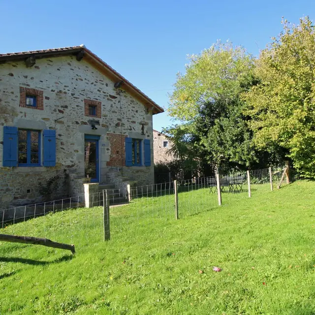 Maison des Roses à Virat, commune de Berneuil en Haute-Vienne_1