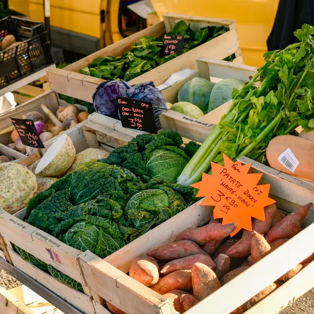 Marché hebdomadaire de Bosmie l'Aiguille