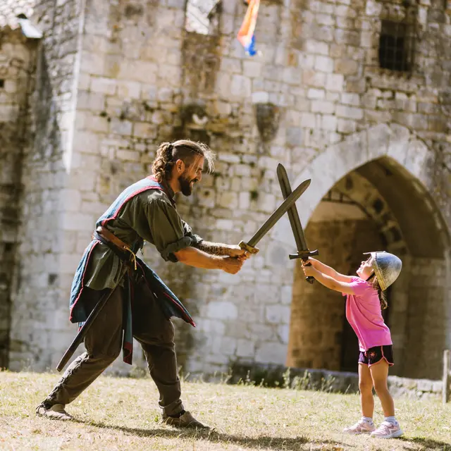 1 Chateau Bergerac jeux enfants bois chevaliers