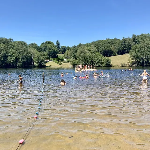 Plage du lac de Ste Hélène, à Bujaleuf_3