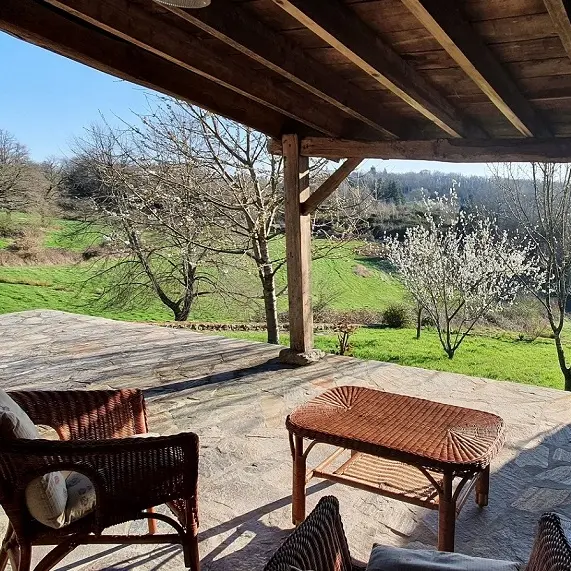 Terrasse avec vue sur la vallée