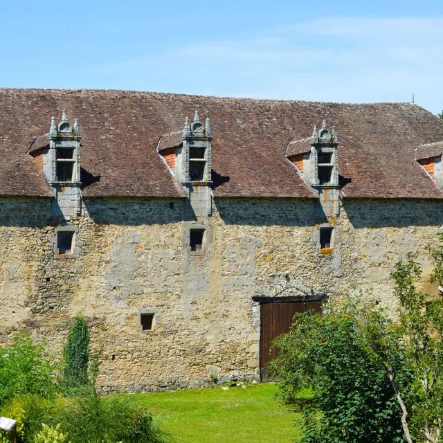 écuries-renaissance-du-chateau-des-cars