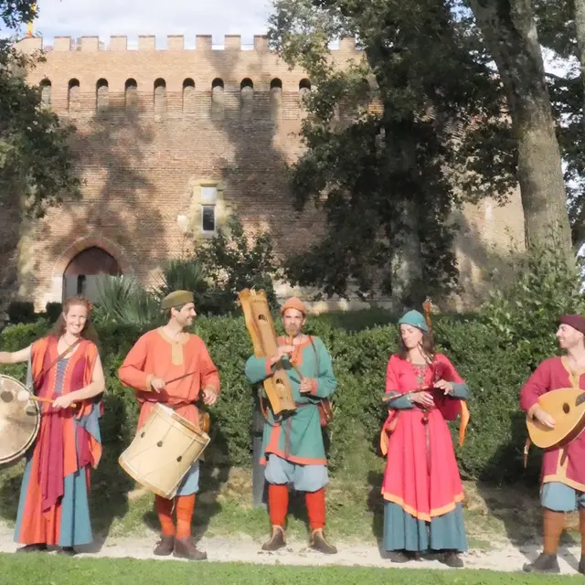troupe Pescaluna concert médiéval dans la collégiale pour la fete médiévale de Saint Léonard de Noblat