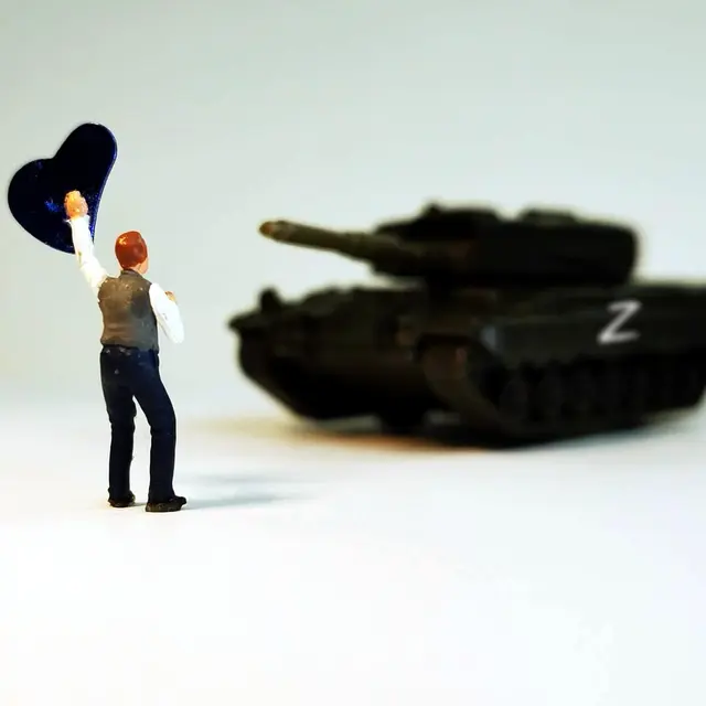 wir_sind_klein-miniature-figures-7092383_1920