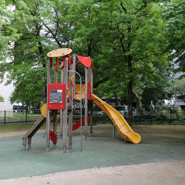 Aire de jeux Maréchal Juin 05 - Pau Pyrénées Tourisme