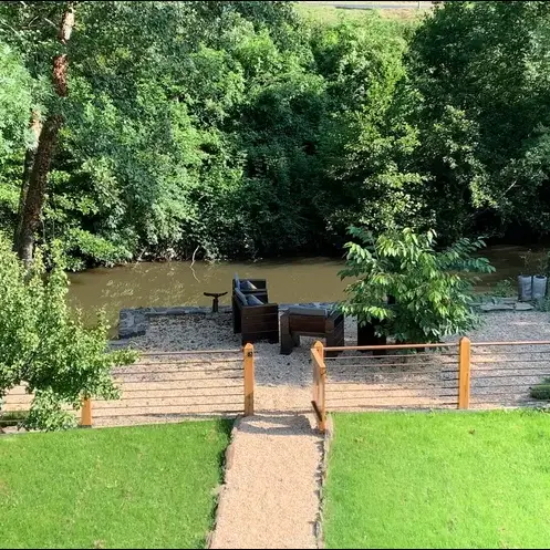 Au bord de la rivière ségur le château 1