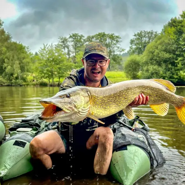 Pêche au carnassier en float tube
